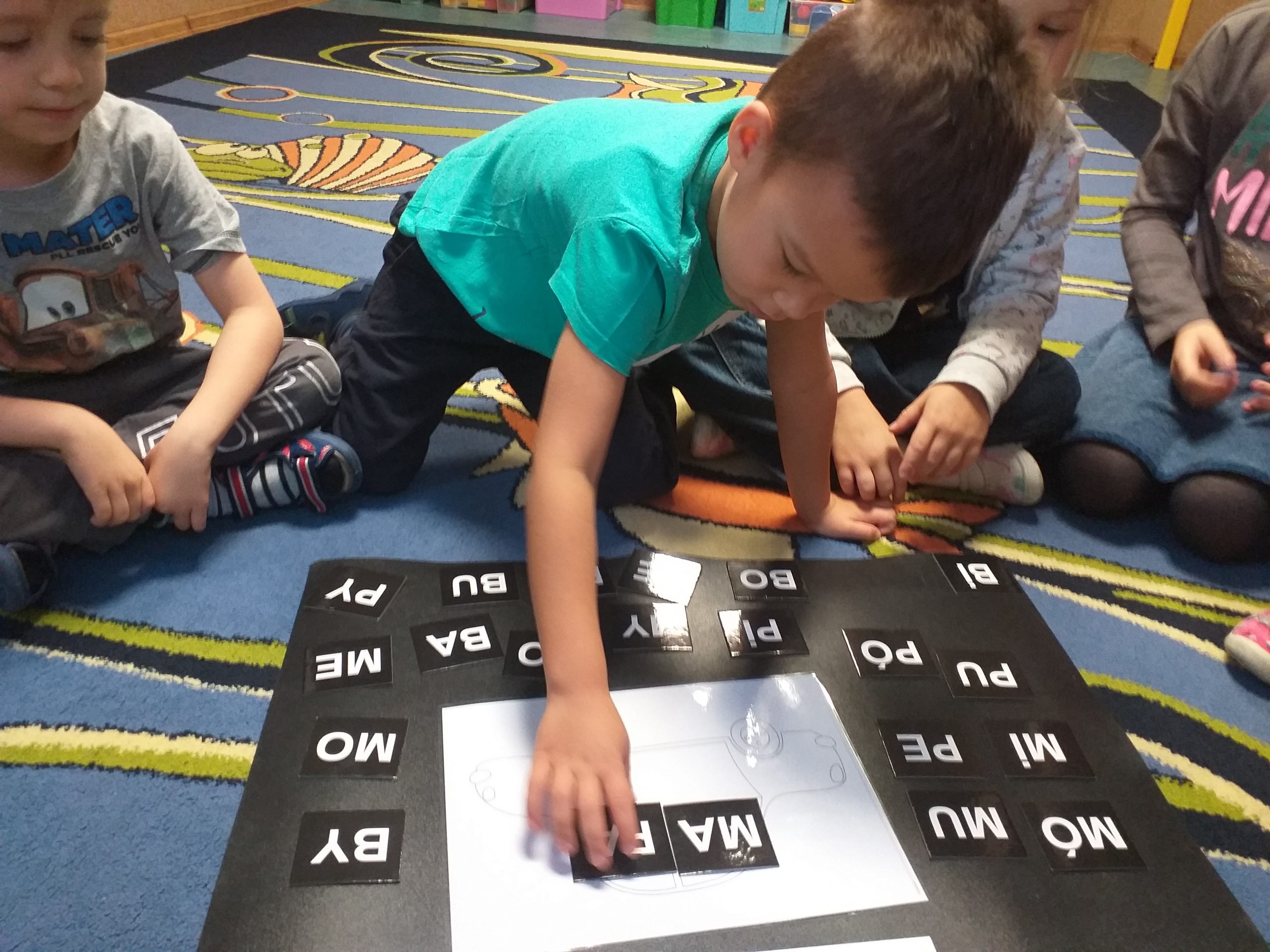 dzieci uczą się jezyka polskiego